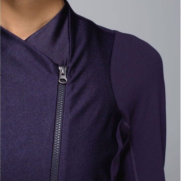 Lululemon Asymmetrical Zip Emerge Renewed Jacket Women’s Size 10 in Black Grape - Picture 14 of 14